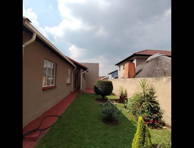 4 BEDROOM HOUSE FOR SALE IN ORMONDE VIEW